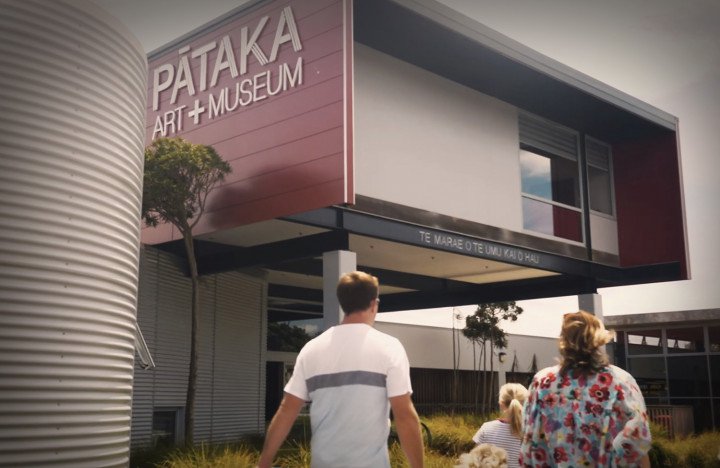 Family-going-to-Pataka-Art-and-Museum-in-Porirua__FocusFillWzcyMCw0NjgsInkiLDVd.jpg